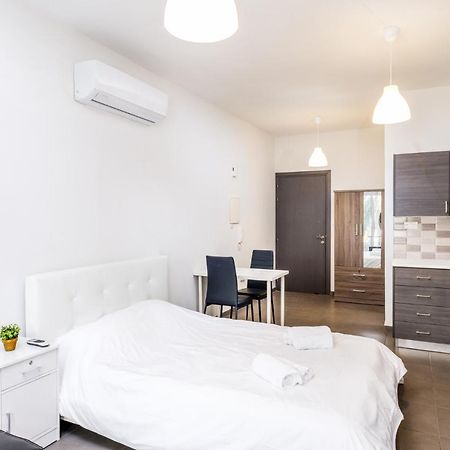 Spacious Studio Downtown Ларнака Екстер'єр фото